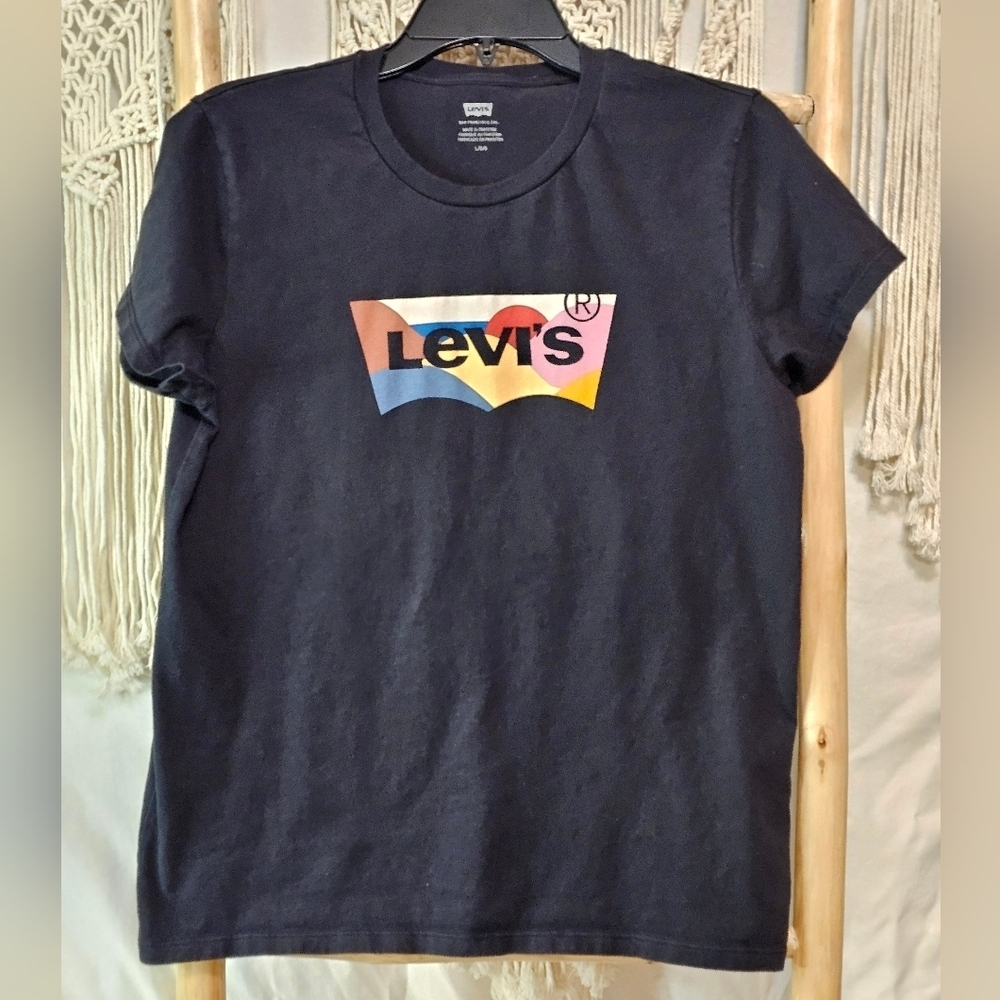 Levis - Picture 4 of 6
